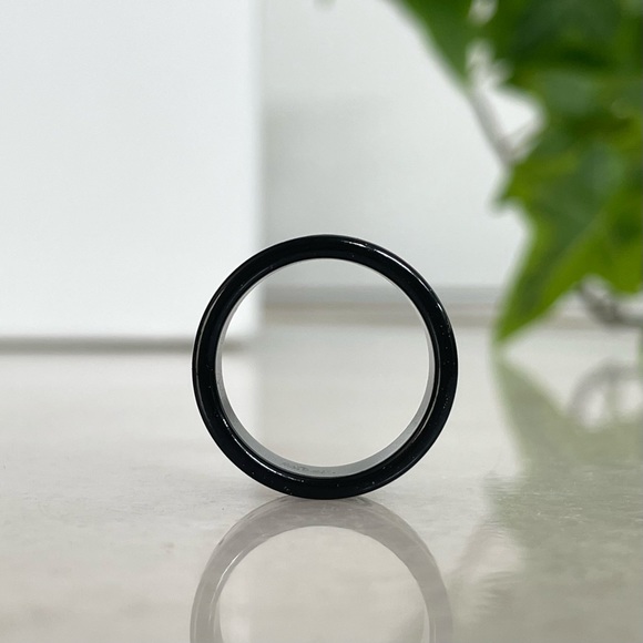 SOLD - Gucci Icon Ring | Gucci Icon Thin Band in White Gold - Picture 6 of 10